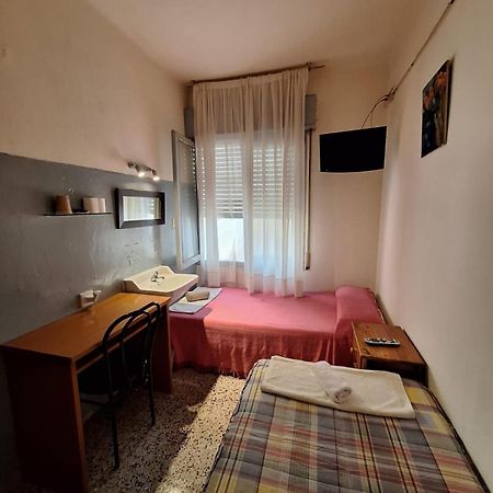 Pension Suiza Reus Esterno foto