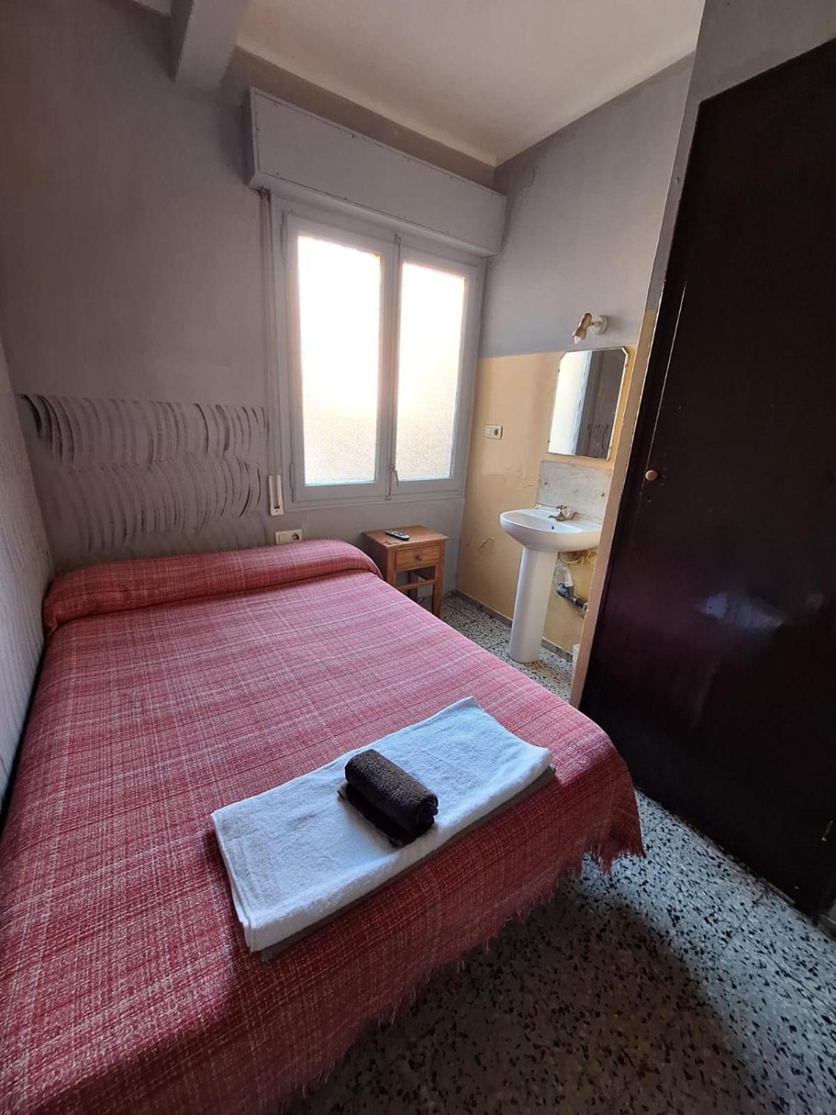 Pension Suiza Reus Esterno foto